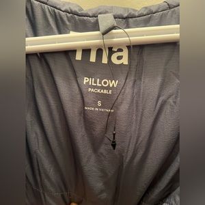 TNA Pillow Packable Puffer
